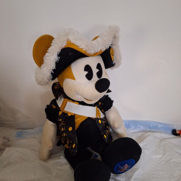 A Limited Edition Mickey Mouse Plush Pirates of The Caribbean Main Attraction - Picture 11 of 13